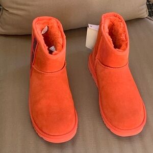 UGGS Women’s Classic Mini Side Logo II Hazard Ankle Boot